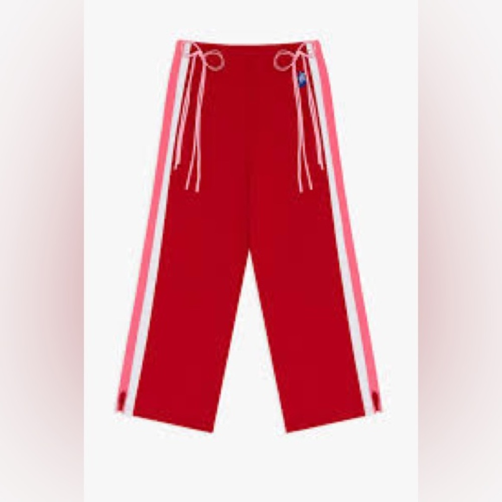 Relax Lacrosse Pants by Lisa says Gah
NWOT and sold out everywhere
S